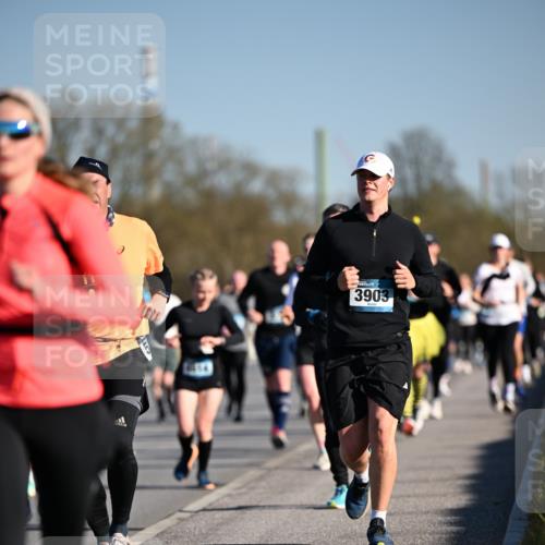 06.04.2025 - 44. Internationalen Wilhelmsburger Insellauf Dr. Thomas Lammeyer http://msf.ph/oto/7554202 06.04.2025 09:29:09 Laufen 3903 meine-sportfotos.de