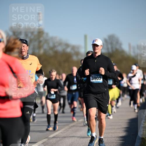 06.04.2025 - 44. Internationalen Wilhelmsburger Insellauf Dr. Thomas Lammeyer http://msf.ph/oto/7554204 06.04.2025 09:29:09 Laufen 3903 meine-sportfotos.de