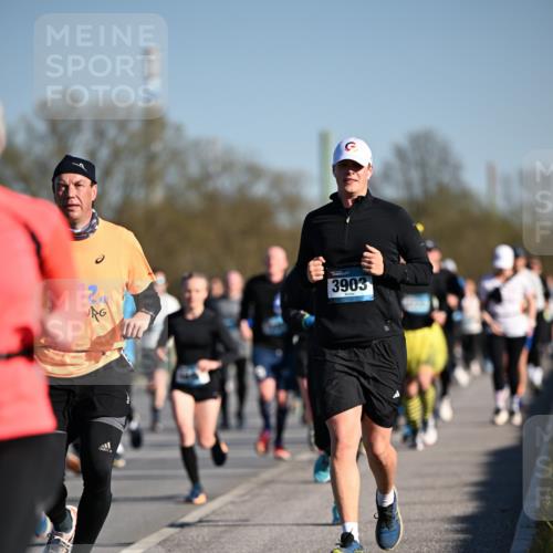 06.04.2025 - 44. Internationalen Wilhelmsburger Insellauf Dr. Thomas Lammeyer http://msf.ph/oto/7554206 06.04.2025 09:29:09 Laufen 2, 3903 meine-sportfotos.de