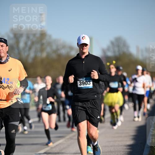 06.04.2025 - 44. Internationalen Wilhelmsburger Insellauf Dr. Thomas Lammeyer http://msf.ph/oto/7554208 06.04.2025 09:29:10 Laufen 42, 3903 meine-sportfotos.de