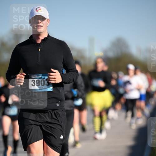 06.04.2025 - 44. Internationalen Wilhelmsburger Insellauf Dr. Thomas Lammeyer http://msf.ph/oto/7554239 06.04.2025 09:29:12 Laufen 3903 meine-sportfotos.de