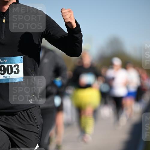 06.04.2025 - 44. Internationalen Wilhelmsburger Insellauf Dr. Thomas Lammeyer http://msf.ph/oto/7554245 06.04.2025 09:29:13 Laufen 903, 0 meine-sportfotos.de