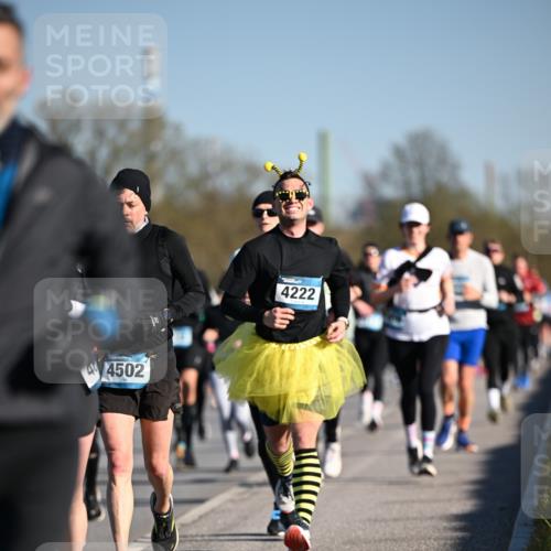 06.04.2025 - 44. Internationalen Wilhelmsburger Insellauf Dr. Thomas Lammeyer http://msf.ph/oto/7554247 06.04.2025 09:29:14 Laufen 4502, 4222 meine-sportfotos.de
