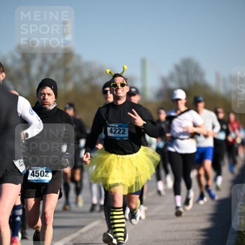 06.04.2025 - 44. Internationalen Wilhelmsburger Insellauf Dr. Thomas Lammeyer http://msf.ph/oto/7554253 06.04.2025 09:29:15 Laufen 4502, 4222 meine-sportfotos.de