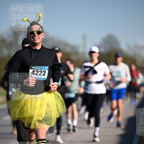 06.04.2025 - 44. Internationalen Wilhelmsburger Insellauf Dr. Thomas Lammeyer http://msf.ph/oto/7554282 06.04.2025 09:29:16 Laufen 4222 meine-sportfotos.de