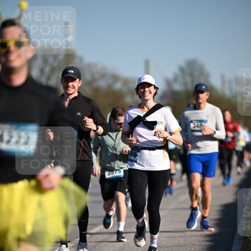 06.04.2025 - 44. Internationalen Wilhelmsburger Insellauf Dr. Thomas Lammeyer http://msf.ph/oto/7554287 06.04.2025 09:29:17 Laufen 4999, 3975, 69, 348 meine-sportfotos.de