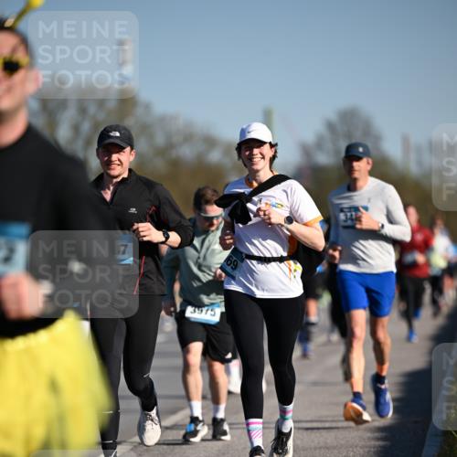 06.04.2025 - 44. Internationalen Wilhelmsburger Insellauf Dr. Thomas Lammeyer http://msf.ph/oto/7554289 06.04.2025 09:29:17 Laufen 7, 69, 3975 meine-sportfotos.de