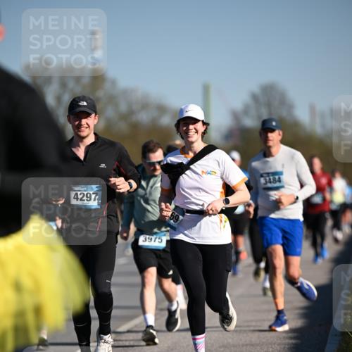 06.04.2025 - 44. Internationalen Wilhelmsburger Insellauf Dr. Thomas Lammeyer http://msf.ph/oto/7554291 06.04.2025 09:29:17 Laufen 4297, 3975, 3484 meine-sportfotos.de