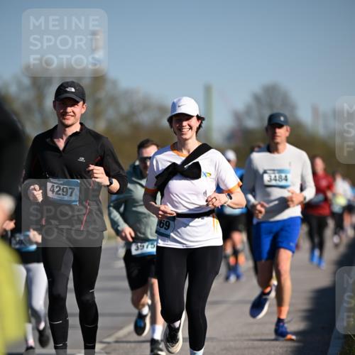 06.04.2025 - 44. Internationalen Wilhelmsburger Insellauf Dr. Thomas Lammeyer http://msf.ph/oto/7554297 06.04.2025 09:29:18 Laufen 4297, 3975, 169, 3484 meine-sportfotos.de
