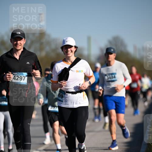 06.04.2025 - 44. Internationalen Wilhelmsburger Insellauf Dr. Thomas Lammeyer http://msf.ph/oto/7554303 06.04.2025 09:29:18 Laufen 4297, 69, 3484 meine-sportfotos.de