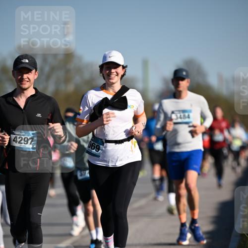 06.04.2025 - 44. Internationalen Wilhelmsburger Insellauf Dr. Thomas Lammeyer http://msf.ph/oto/7554305 06.04.2025 09:29:18 Laufen 069, 4297, 3454 meine-sportfotos.de