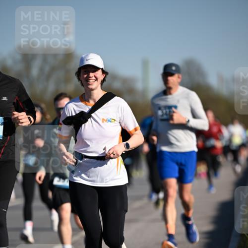 06.04.2025 - 44. Internationalen Wilhelmsburger Insellauf Dr. Thomas Lammeyer http://msf.ph/oto/7554310 06.04.2025 09:29:19 Laufen  meine-sportfotos.de
