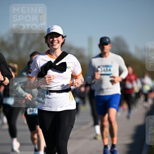 06.04.2025 - 44. Internationalen Wilhelmsburger Insellauf Dr. Thomas Lammeyer http://msf.ph/oto/7554313 06.04.2025 09:29:19 Laufen 169, 391, 3454 meine-sportfotos.de