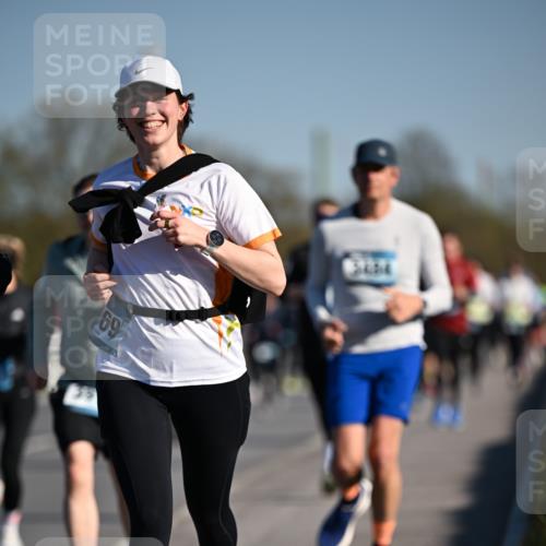 06.04.2025 - 44. Internationalen Wilhelmsburger Insellauf Dr. Thomas Lammeyer http://msf.ph/oto/7554317 06.04.2025 09:29:19 Laufen 69 meine-sportfotos.de