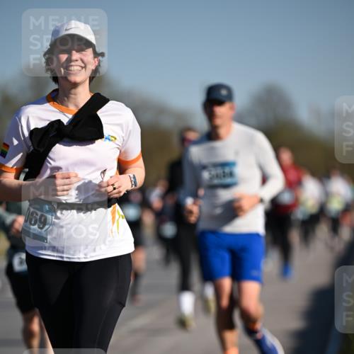 06.04.2025 - 44. Internationalen Wilhelmsburger Insellauf Dr. Thomas Lammeyer http://msf.ph/oto/7554323 06.04.2025 09:29:20 Laufen 69 meine-sportfotos.de