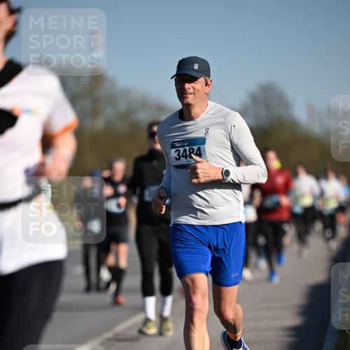 06.04.2025 - 44. Internationalen Wilhelmsburger Insellauf Dr. Thomas Lammeyer http://msf.ph/oto/7554325 06.04.2025 09:29:21 Laufen 3484 meine-sportfotos.de