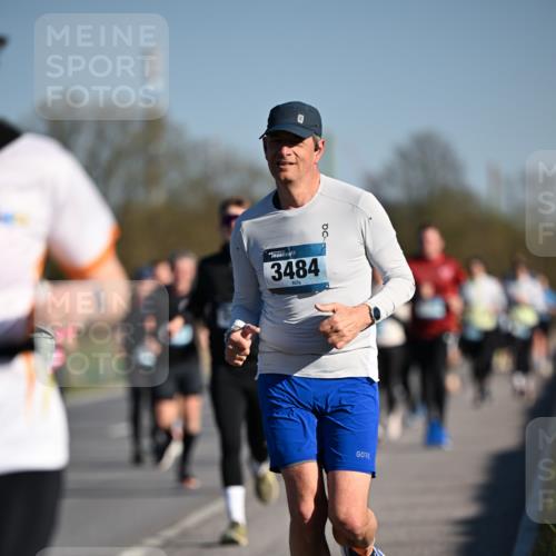 06.04.2025 - 44. Internationalen Wilhelmsburger Insellauf Dr. Thomas Lammeyer http://msf.ph/oto/7554327 06.04.2025 09:29:21 Laufen 3484 meine-sportfotos.de