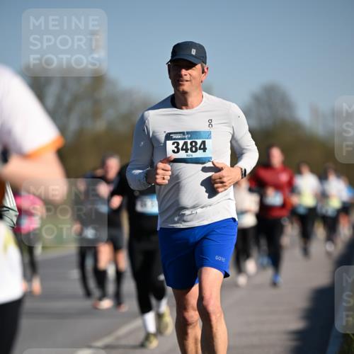 06.04.2025 - 44. Internationalen Wilhelmsburger Insellauf Dr. Thomas Lammeyer http://msf.ph/oto/7554329 06.04.2025 09:29:21 Laufen 3484 meine-sportfotos.de