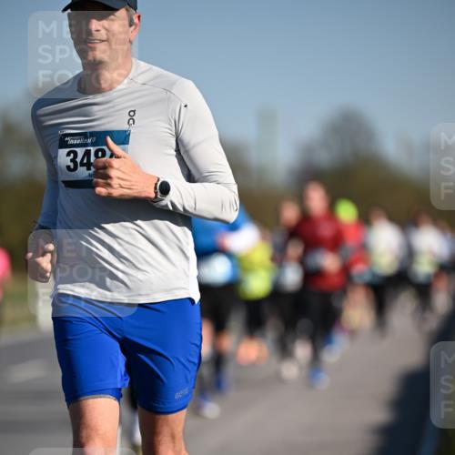 06.04.2025 - 44. Internationalen Wilhelmsburger Insellauf Dr. Thomas Lammeyer http://msf.ph/oto/7554347 06.04.2025 09:29:22 Laufen 44, 340 meine-sportfotos.de