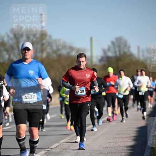 06.04.2025 - 44. Internationalen Wilhelmsburger Insellauf Dr. Thomas Lammeyer http://msf.ph/oto/7554363 06.04.2025 09:29:25 Laufen 4337, 139 meine-sportfotos.de