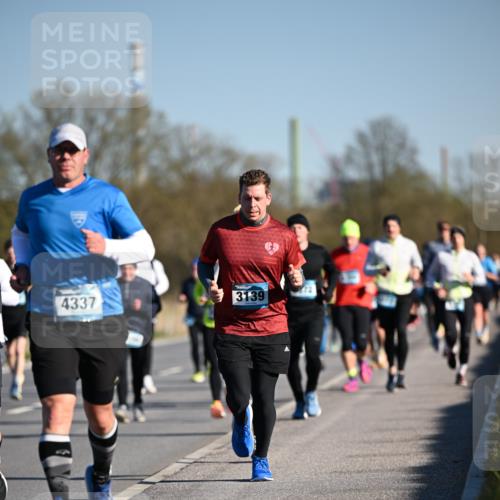 06.04.2025 - 44. Internationalen Wilhelmsburger Insellauf Dr. Thomas Lammeyer http://msf.ph/oto/7554365 06.04.2025 09:29:25 Laufen 4337, 3139 meine-sportfotos.de