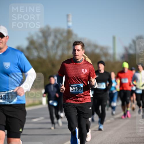 06.04.2025 - 44. Internationalen Wilhelmsburger Insellauf Dr. Thomas Lammeyer http://msf.ph/oto/7554371 06.04.2025 09:29:26 Laufen 4337, 38, 38, 3139 meine-sportfotos.de