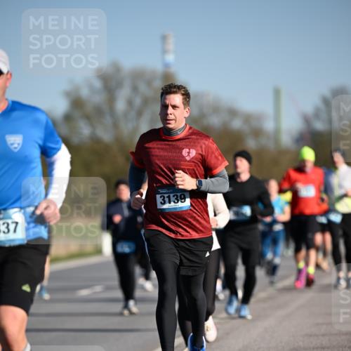 06.04.2025 - 44. Internationalen Wilhelmsburger Insellauf Dr. Thomas Lammeyer http://msf.ph/oto/7554374 06.04.2025 09:29:26 Laufen 37, 3139 meine-sportfotos.de