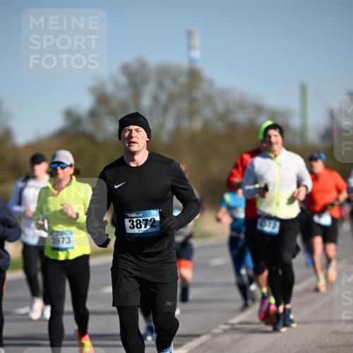 06.04.2025 - 44. Internationalen Wilhelmsburger Insellauf Dr. Thomas Lammeyer http://msf.ph/oto/7554410 06.04.2025 09:29:30 Laufen 3973, 3872, 1975 meine-sportfotos.de