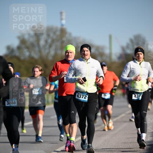06.04.2025 - 44. Internationalen Wilhelmsburger Insellauf Dr. Thomas Lammeyer http://msf.ph/oto/7554425 06.04.2025 09:29:32 Laufen 3886, 4372, 437 meine-sportfotos.de