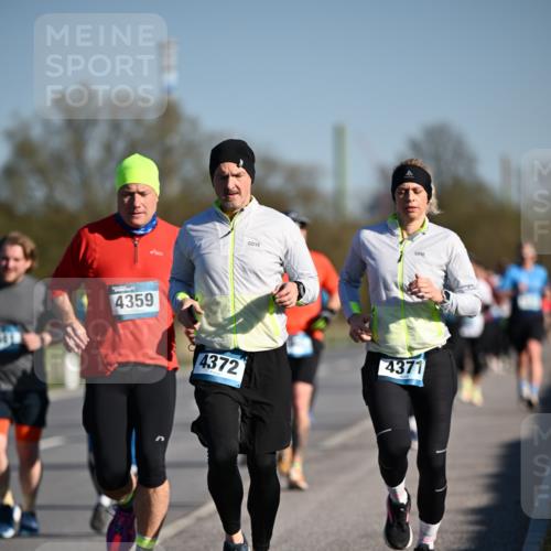 06.04.2025 - 44. Internationalen Wilhelmsburger Insellauf Dr. Thomas Lammeyer http://msf.ph/oto/7554434 06.04.2025 09:29:33 Laufen 4359, 4372, 4371 meine-sportfotos.de