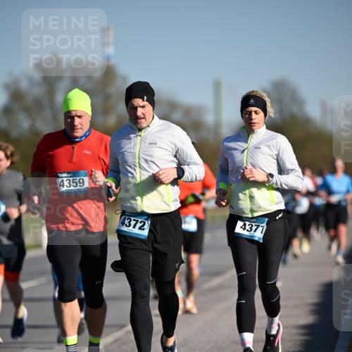 06.04.2025 - 44. Internationalen Wilhelmsburger Insellauf Dr. Thomas Lammeyer http://msf.ph/oto/7554436 06.04.2025 09:29:33 Laufen 4359, 4372, 4371 meine-sportfotos.de