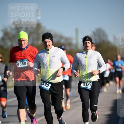 06.04.2025 - 44. Internationalen Wilhelmsburger Insellauf Dr. Thomas Lammeyer http://msf.ph/oto/7554438 06.04.2025 09:29:33 Laufen 4359, 4372, 4371, 2 meine-sportfotos.de