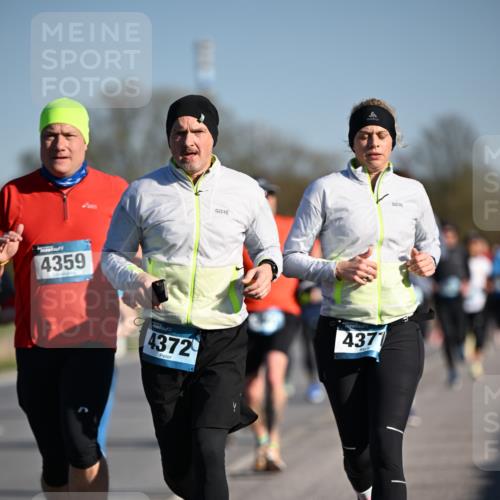 06.04.2025 - 44. Internationalen Wilhelmsburger Insellauf Dr. Thomas Lammeyer http://msf.ph/oto/7554444 06.04.2025 09:29:34 Laufen 4359, 4372, 4377 meine-sportfotos.de