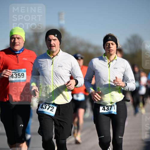 06.04.2025 - 44. Internationalen Wilhelmsburger Insellauf Dr. Thomas Lammeyer http://msf.ph/oto/7554446 06.04.2025 09:29:34 Laufen 4359, 4372, 4371 meine-sportfotos.de