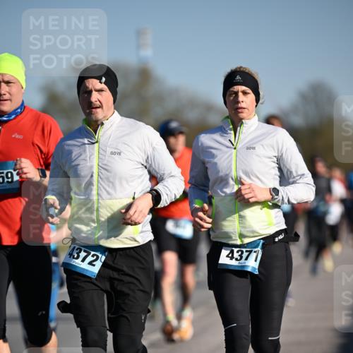 06.04.2025 - 44. Internationalen Wilhelmsburger Insellauf Dr. Thomas Lammeyer http://msf.ph/oto/7554451 06.04.2025 09:29:34 Laufen 593, 4372, 4371 meine-sportfotos.de