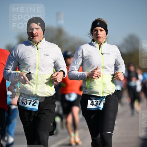 06.04.2025 - 44. Internationalen Wilhelmsburger Insellauf Dr. Thomas Lammeyer http://msf.ph/oto/7554455 06.04.2025 09:29:35 Laufen 4372, 4377 meine-sportfotos.de