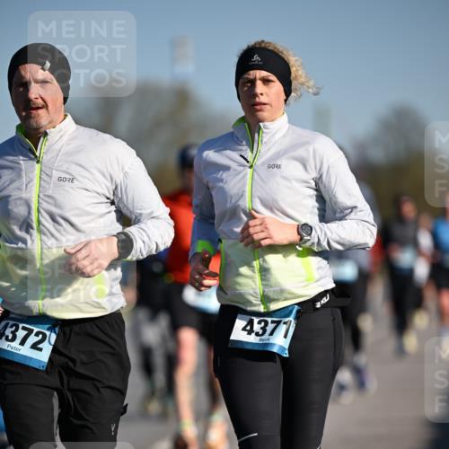 06.04.2025 - 44. Internationalen Wilhelmsburger Insellauf Dr. Thomas Lammeyer http://msf.ph/oto/7554461 06.04.2025 09:29:35 Laufen 4372, 4371 meine-sportfotos.de