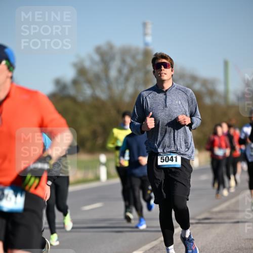 06.04.2025 - 44. Internationalen Wilhelmsburger Insellauf Dr. Thomas Lammeyer http://msf.ph/oto/7554480 06.04.2025 09:29:38 Laufen 5041 meine-sportfotos.de