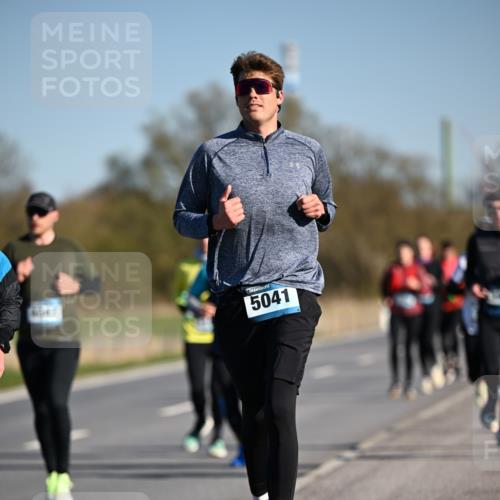 06.04.2025 - 44. Internationalen Wilhelmsburger Insellauf Dr. Thomas Lammeyer http://msf.ph/oto/7554491 06.04.2025 09:29:39 Laufen 5041 meine-sportfotos.de