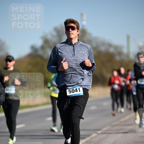 06.04.2025 - 44. Internationalen Wilhelmsburger Insellauf Dr. Thomas Lammeyer http://msf.ph/oto/7554493 06.04.2025 09:29:39 Laufen 5041 meine-sportfotos.de