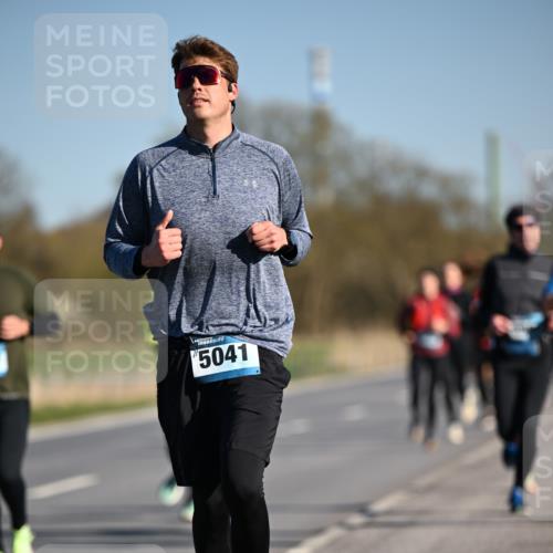 06.04.2025 - 44. Internationalen Wilhelmsburger Insellauf Dr. Thomas Lammeyer http://msf.ph/oto/7554501 06.04.2025 09:29:39 Laufen 5041 meine-sportfotos.de