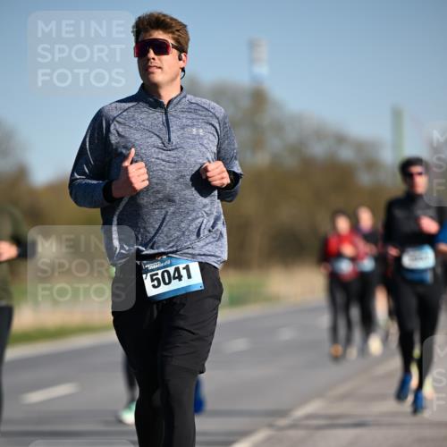 06.04.2025 - 44. Internationalen Wilhelmsburger Insellauf Dr. Thomas Lammeyer http://msf.ph/oto/7554503 06.04.2025 09:29:40 Laufen 5041 meine-sportfotos.de
