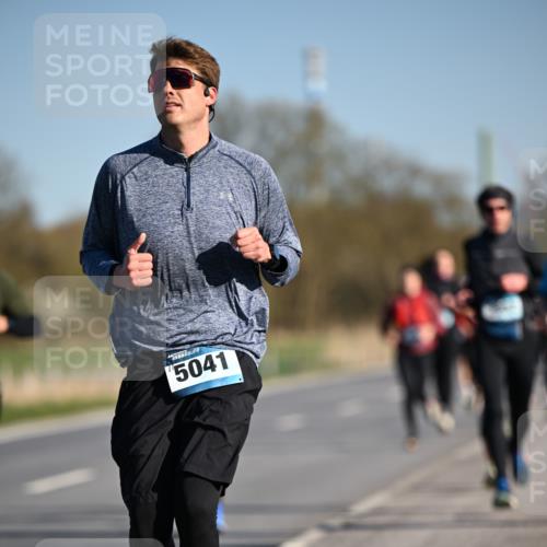 06.04.2025 - 44. Internationalen Wilhelmsburger Insellauf Dr. Thomas Lammeyer http://msf.ph/oto/7554505 06.04.2025 09:29:40 Laufen 5041 meine-sportfotos.de