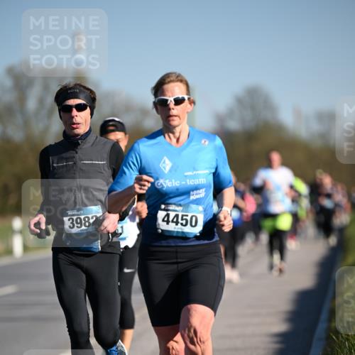 06.04.2025 - 44. Internationalen Wilhelmsburger Insellauf Dr. Thomas Lammeyer http://msf.ph/oto/7554528 06.04.2025 09:29:43 Laufen 3982, 4450 meine-sportfotos.de