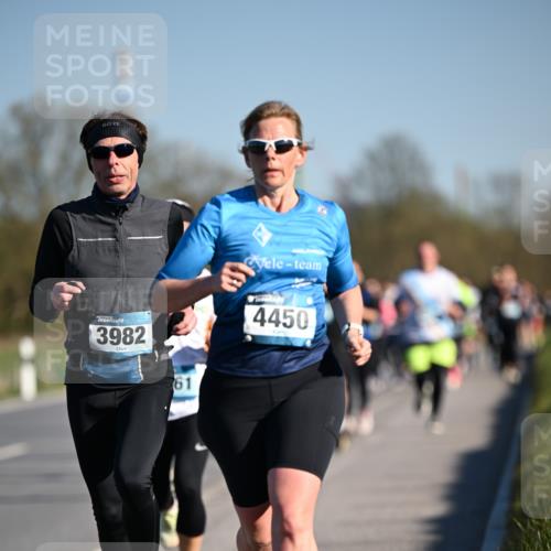 06.04.2025 - 44. Internationalen Wilhelmsburger Insellauf Dr. Thomas Lammeyer http://msf.ph/oto/7554530 06.04.2025 09:29:43 Laufen 3982, 61, 4450 meine-sportfotos.de