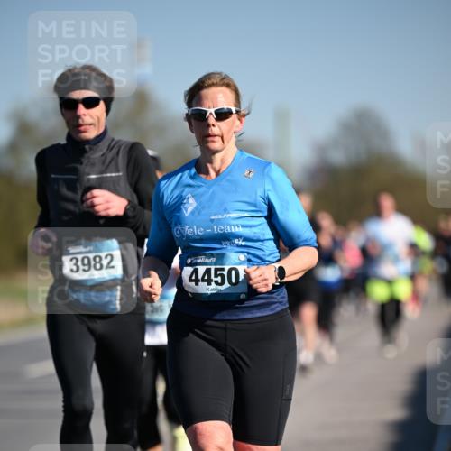 06.04.2025 - 44. Internationalen Wilhelmsburger Insellauf Dr. Thomas Lammeyer http://msf.ph/oto/7554536 06.04.2025 09:29:43 Laufen 3982, 4450 meine-sportfotos.de
