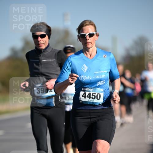 06.04.2025 - 44. Internationalen Wilhelmsburger Insellauf Dr. Thomas Lammeyer http://msf.ph/oto/7554539 06.04.2025 09:29:43 Laufen 398, 4450 meine-sportfotos.de