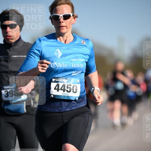 06.04.2025 - 44. Internationalen Wilhelmsburger Insellauf Dr. Thomas Lammeyer http://msf.ph/oto/7554541 06.04.2025 09:29:44 Laufen 398, 4450 meine-sportfotos.de