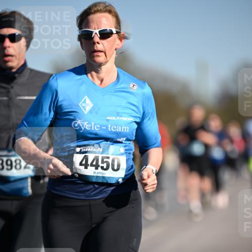 06.04.2025 - 44. Internationalen Wilhelmsburger Insellauf Dr. Thomas Lammeyer http://msf.ph/oto/7554543 06.04.2025 09:29:44 Laufen 398, 4450 meine-sportfotos.de