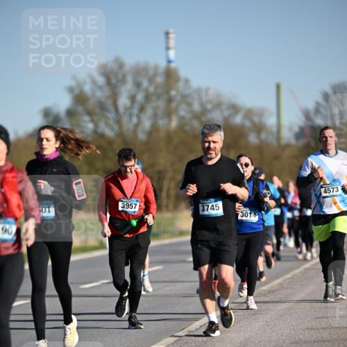 06.04.2025 - 44. Internationalen Wilhelmsburger Insellauf Dr. Thomas Lammeyer http://msf.ph/oto/7554551 06.04.2025 09:29:47 Laufen 90, 601, 3957, 3745, 3014, 4573 meine-sportfotos.de